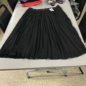Long black skirt passed the knee brand new never worn